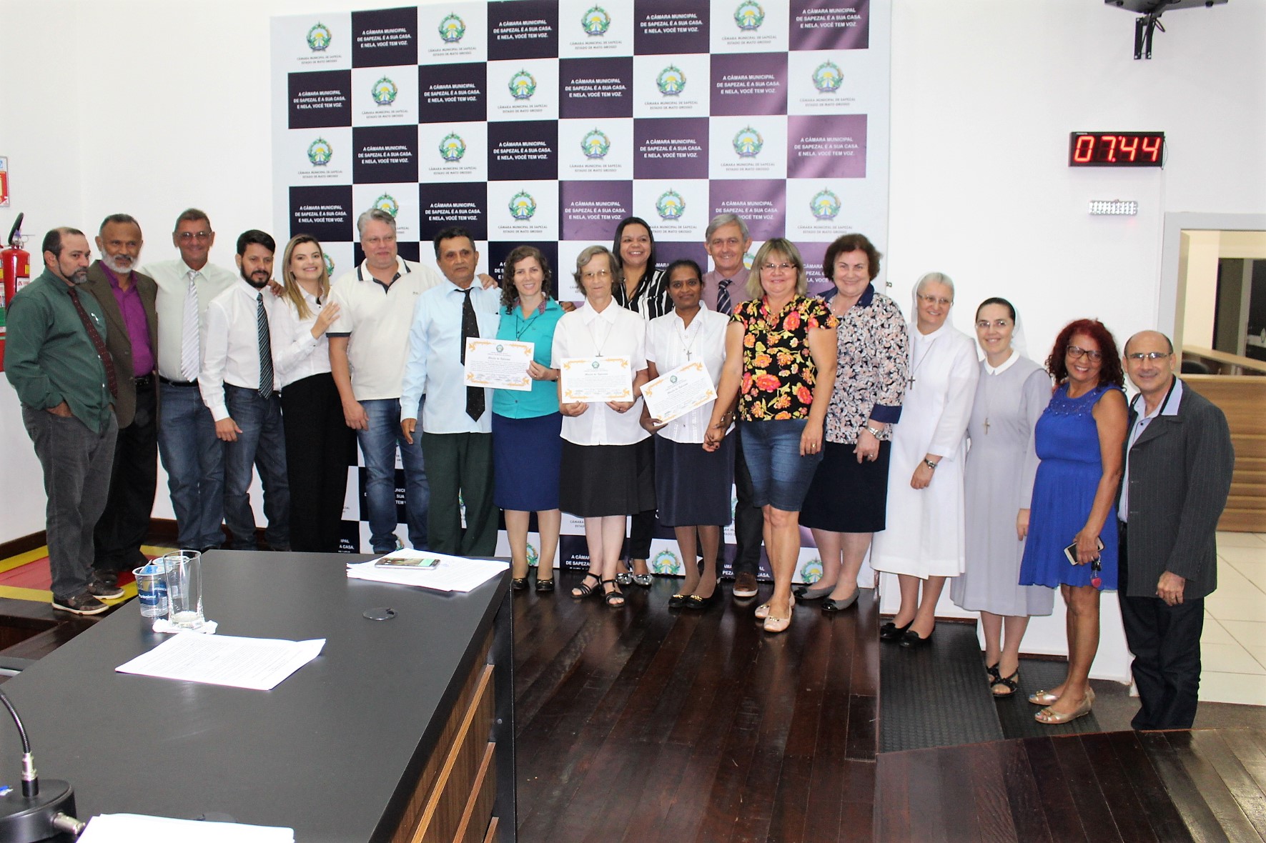 IRMÃS DA CONGREGAÇÃO MISSIONÁRIA SERVAS DO ESPÍRITO SANTO RECEBEM HOMENAGEM DA CÂMARA MUNICIPAL