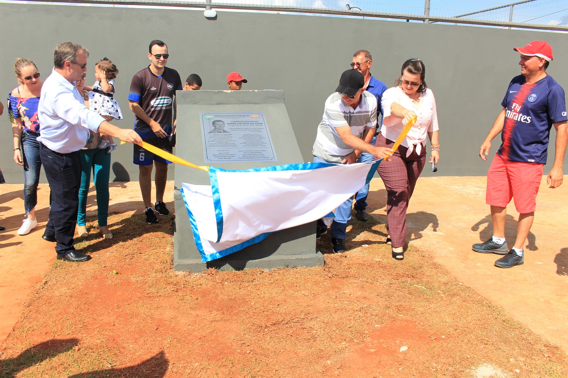 PREFEITURA INAUGURA COMPLEXO ESPORTIVO NO BAIRRO JARDIM SAPEZAL